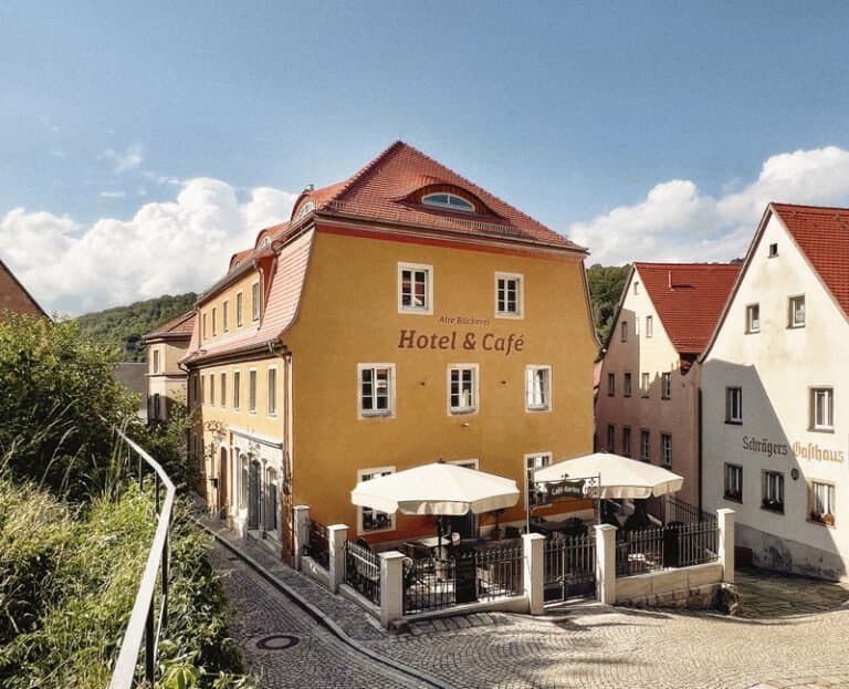 Historische Fassade der Alten Bäckerei mit modernem Anbau