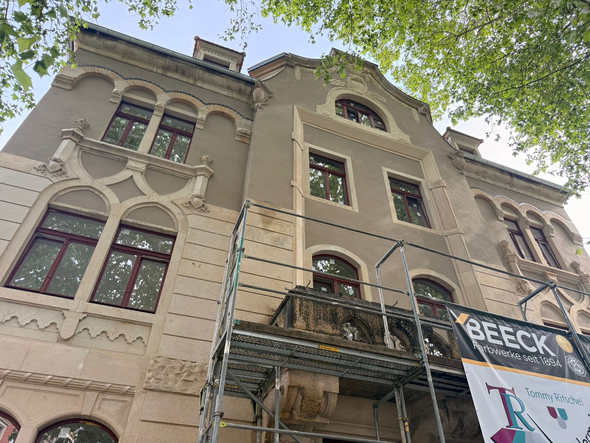 Villa Pirna während der Gerüstphase und Fassadenarbeiten